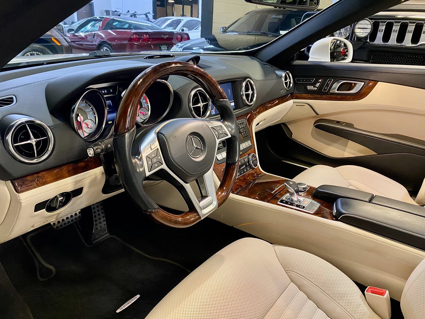 Used 2014 Mercedes-Benz SL 550 image 21