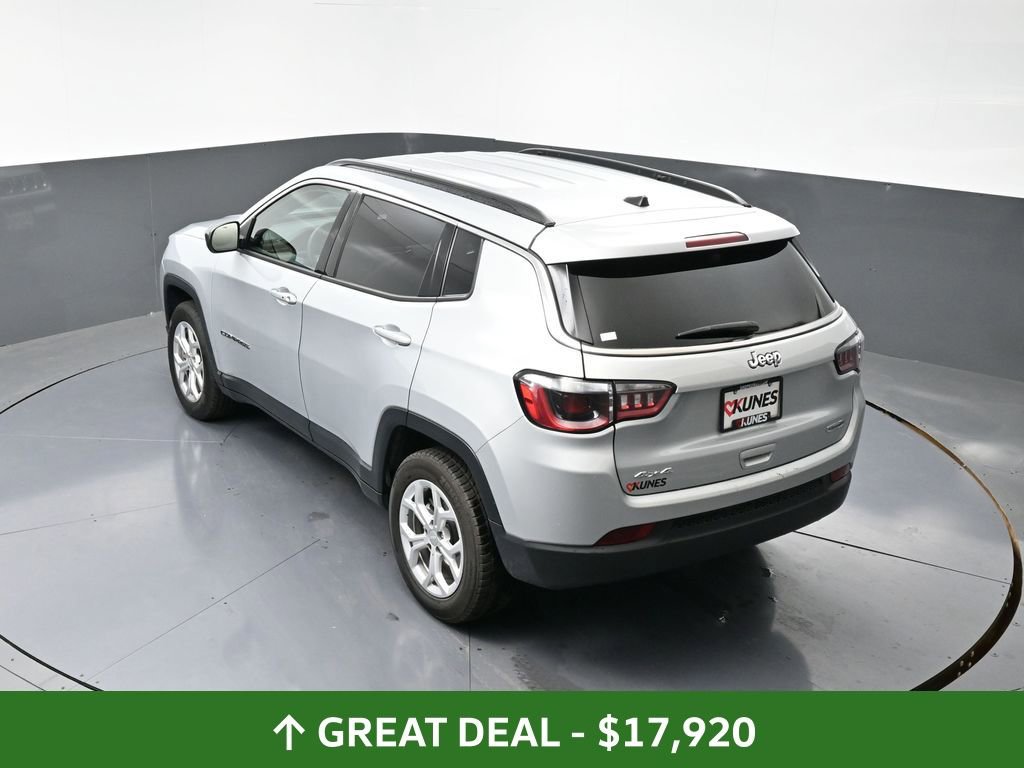 Used 2024 Jeep Compass Latitude image 48