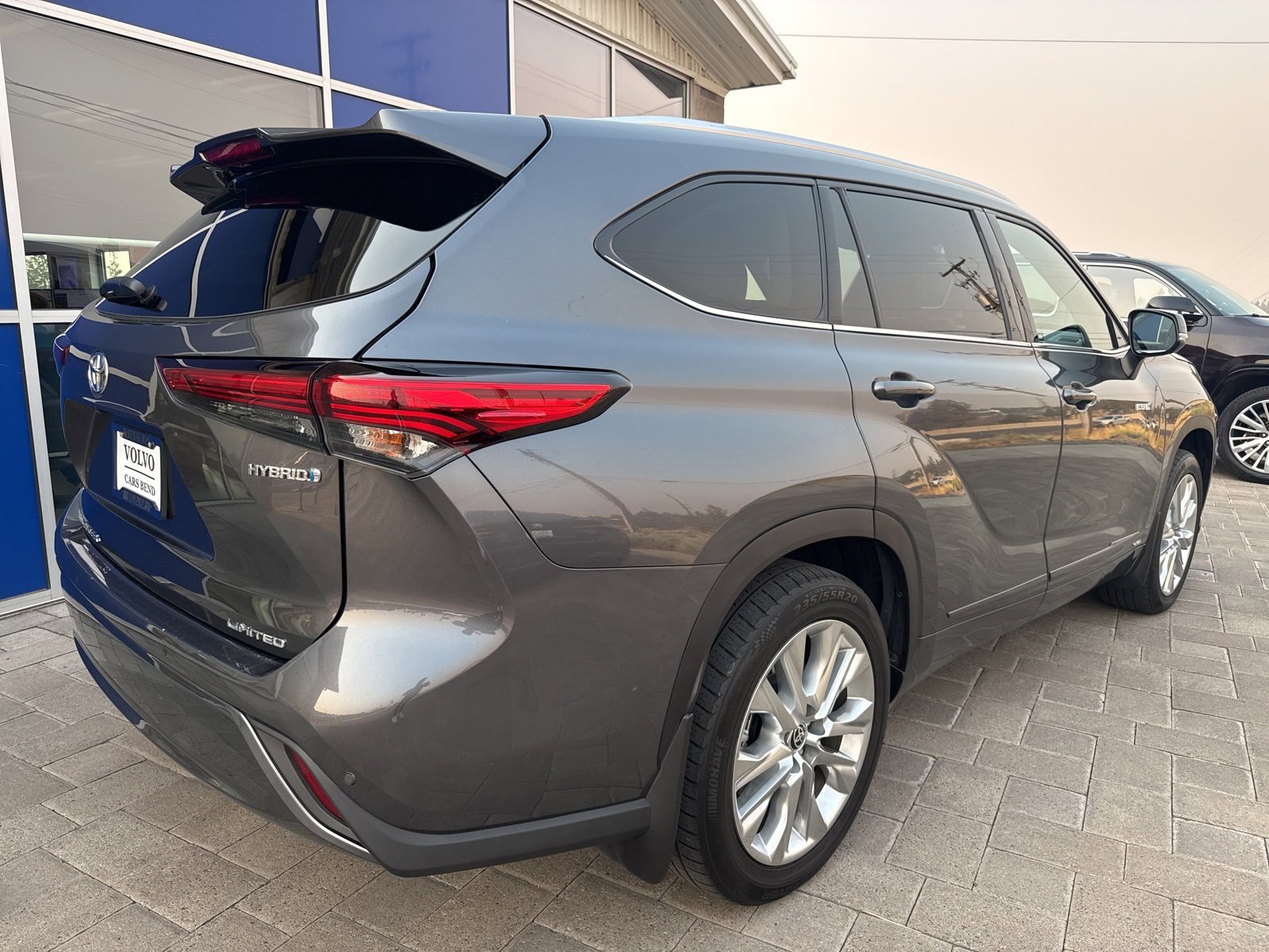 Used 2021 Toyota Highlander Limited image 4