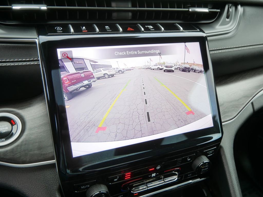 Used 2024 Jeep Grand Cherokee Limited AWD/4WD image 31