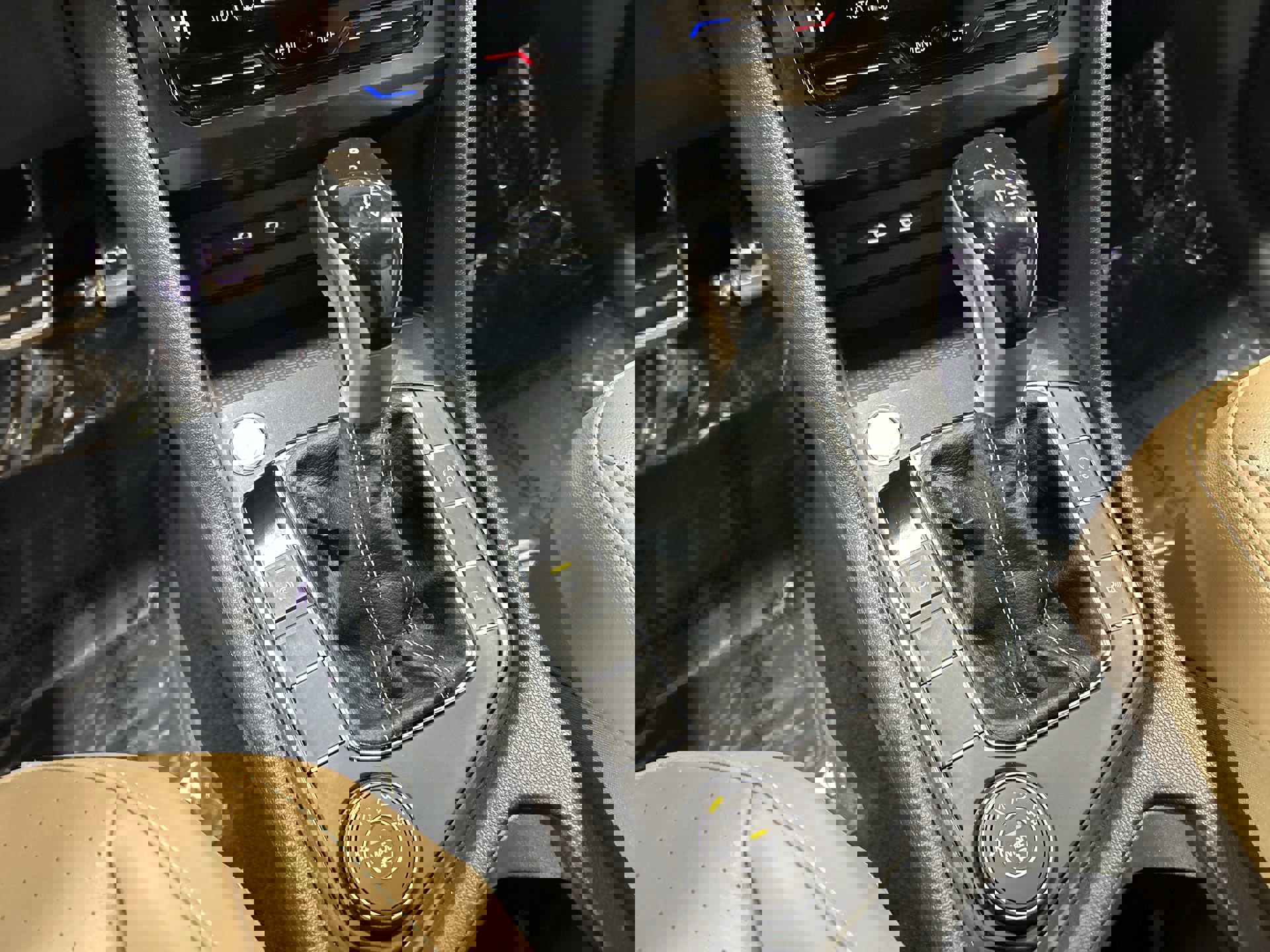 Used 2022 Volkswagen Tiguan SE R-Line image 17