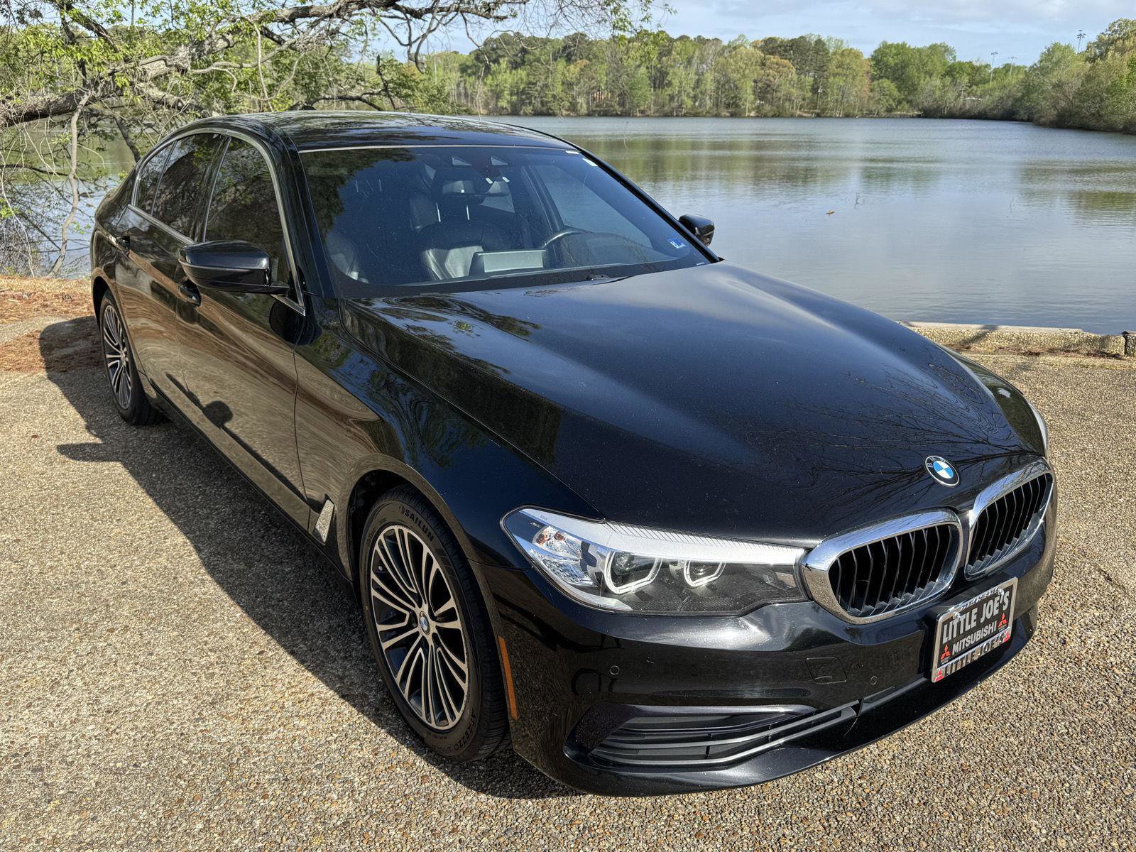 Used 2019 BMW 530i xDrive w/ Convenience Package AWD/4WD image 2