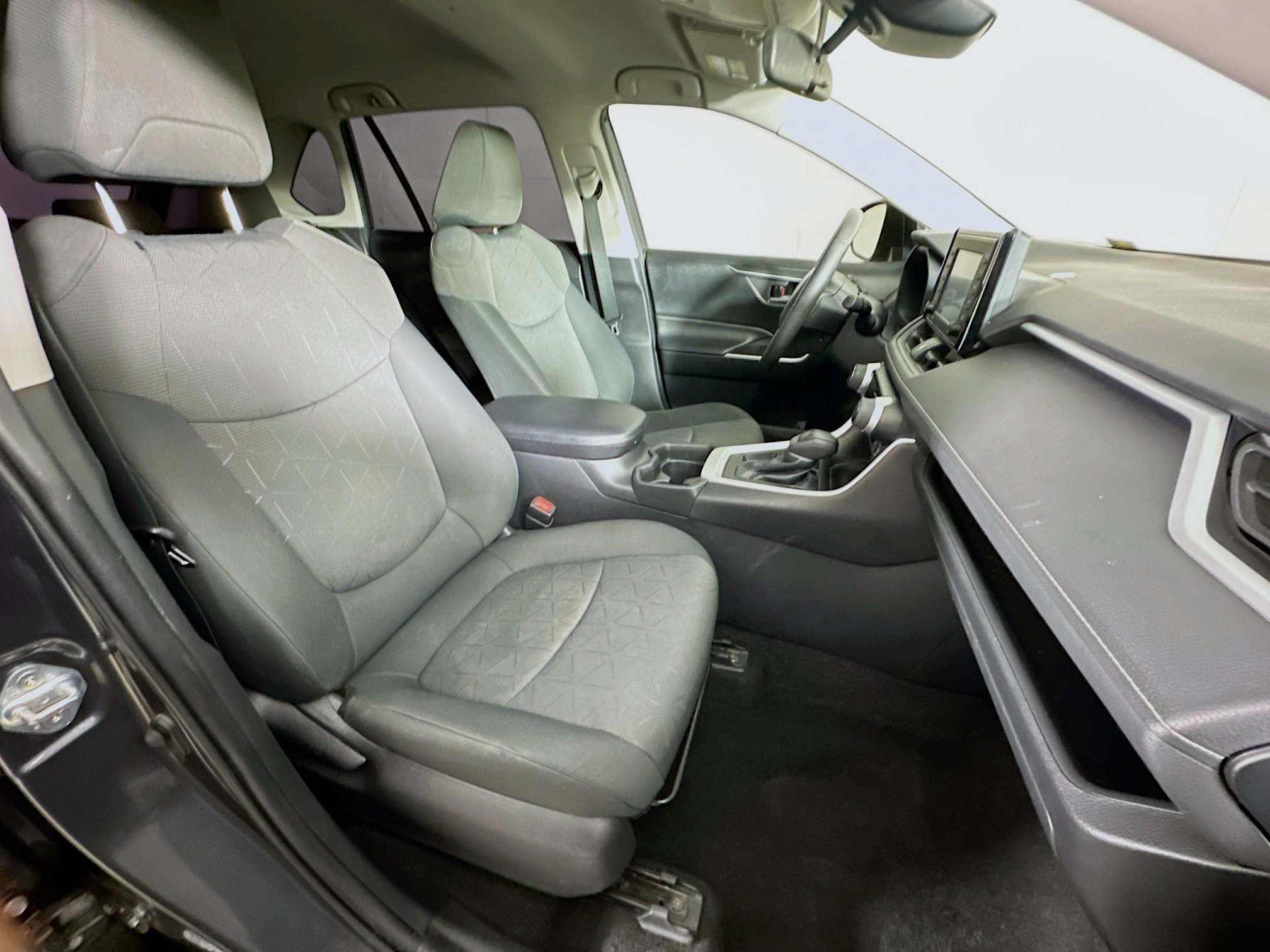 Used 2021 Toyota RAV4 XLE w/ XLE Grade Weather Package FWD image 29