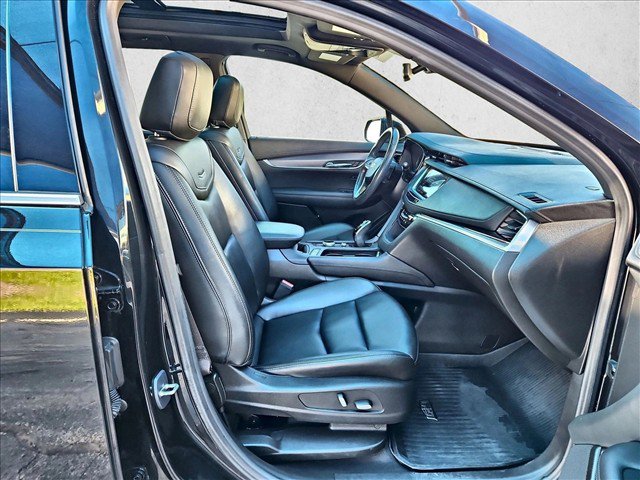 Used 2024 Cadillac XT6 Luxury w/ LPO, Floor Liner Package FWD image 23