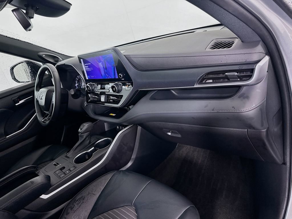 Used 2023 Toyota Highlander XSE image 30