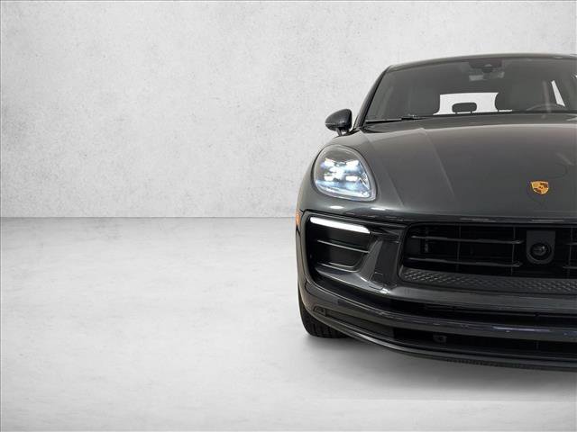 Certified 2023 Porsche Macan image 12