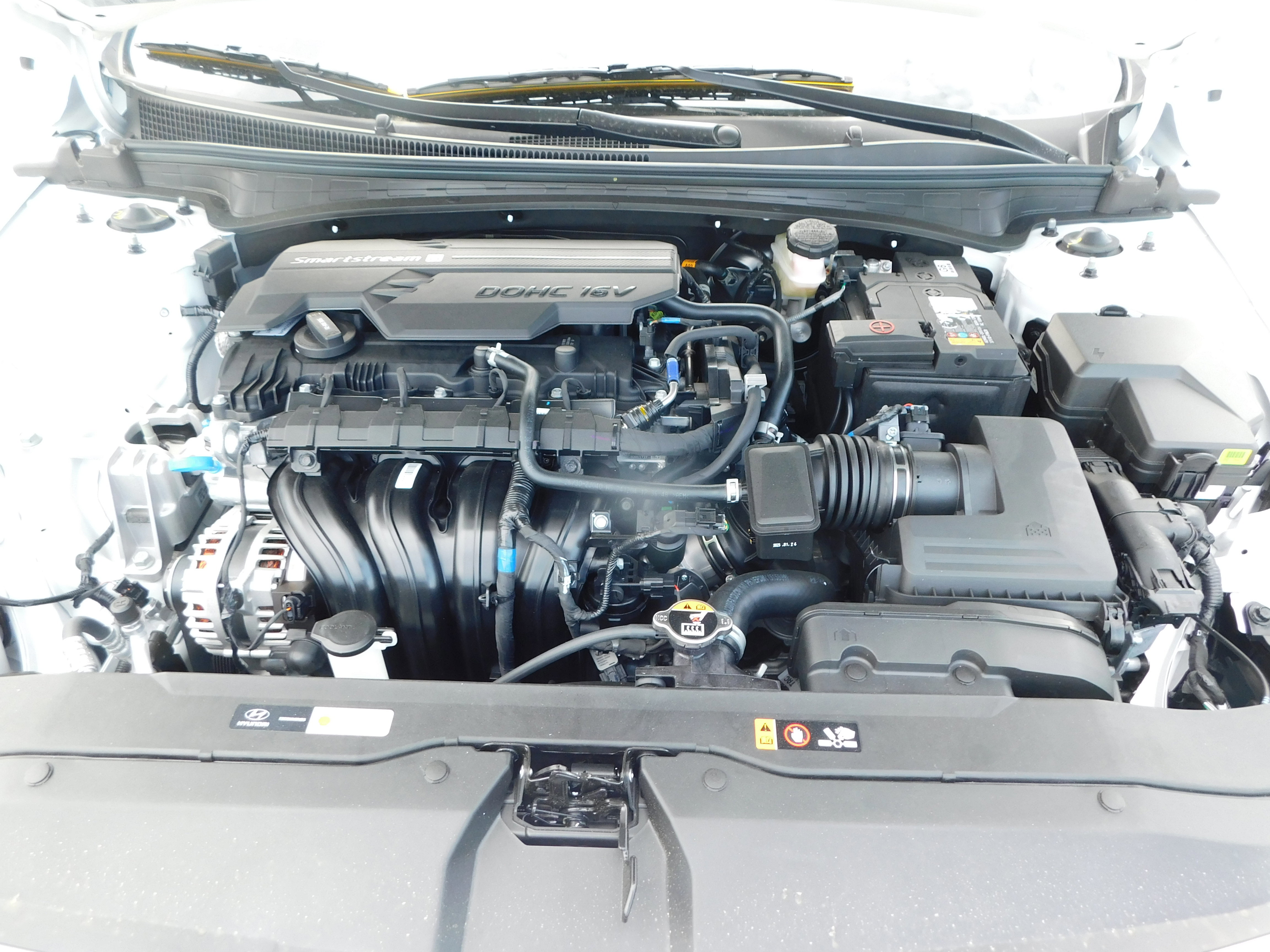 Certified 2025 Hyundai Elantra Sport image 6