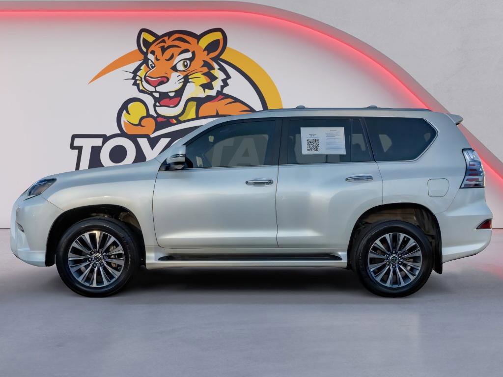 Used 2023 Lexus GX 460 Luxury w/ Accessory Package image 8