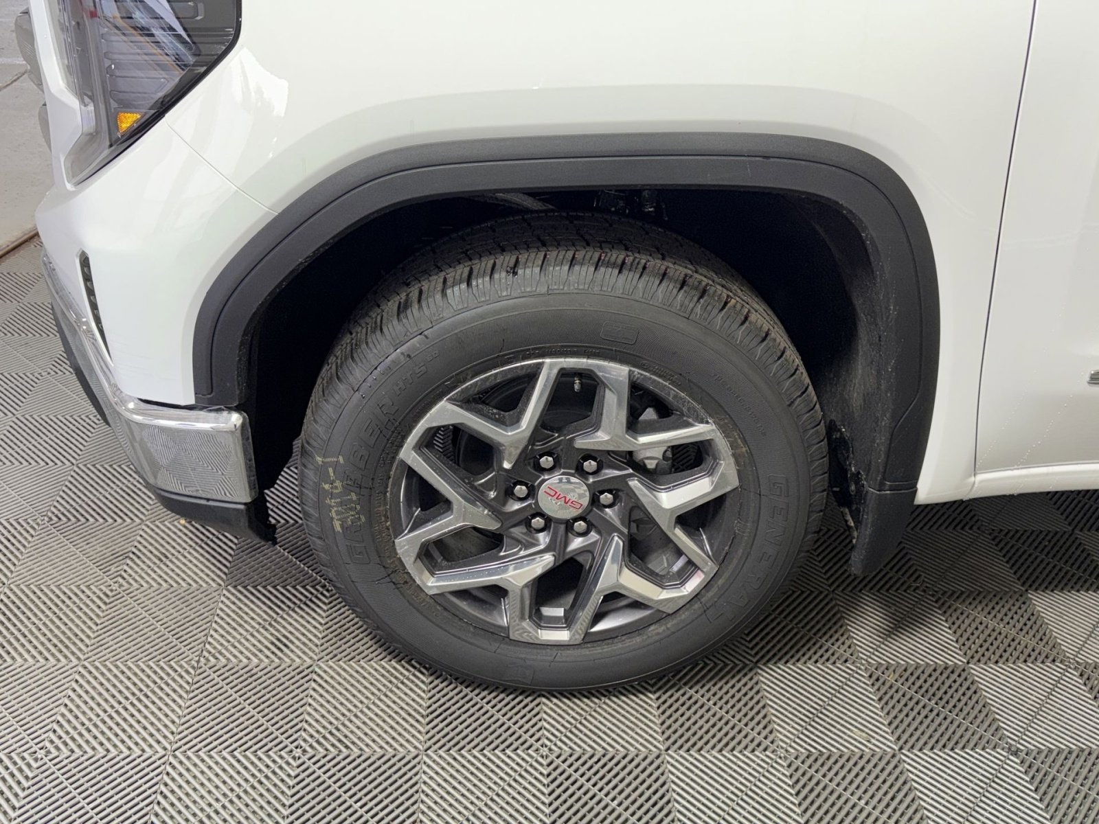 New 2026 GMC Sierra 1500 SLE image 12