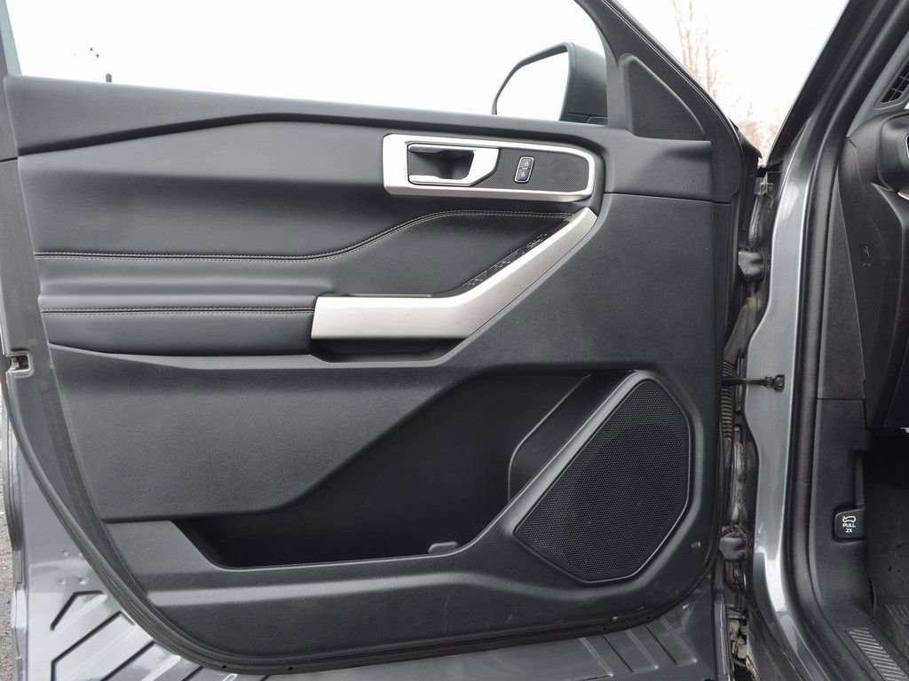 Used 2022 Ford Explorer XLT w/ Equipment Group 202A image 27