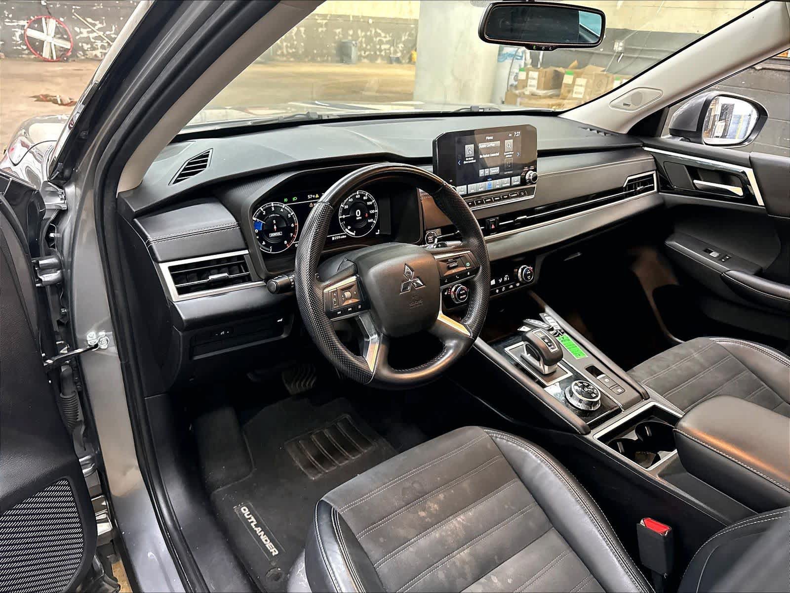 Used 2022 Mitsubishi Outlander SE AWD/4WD image 16