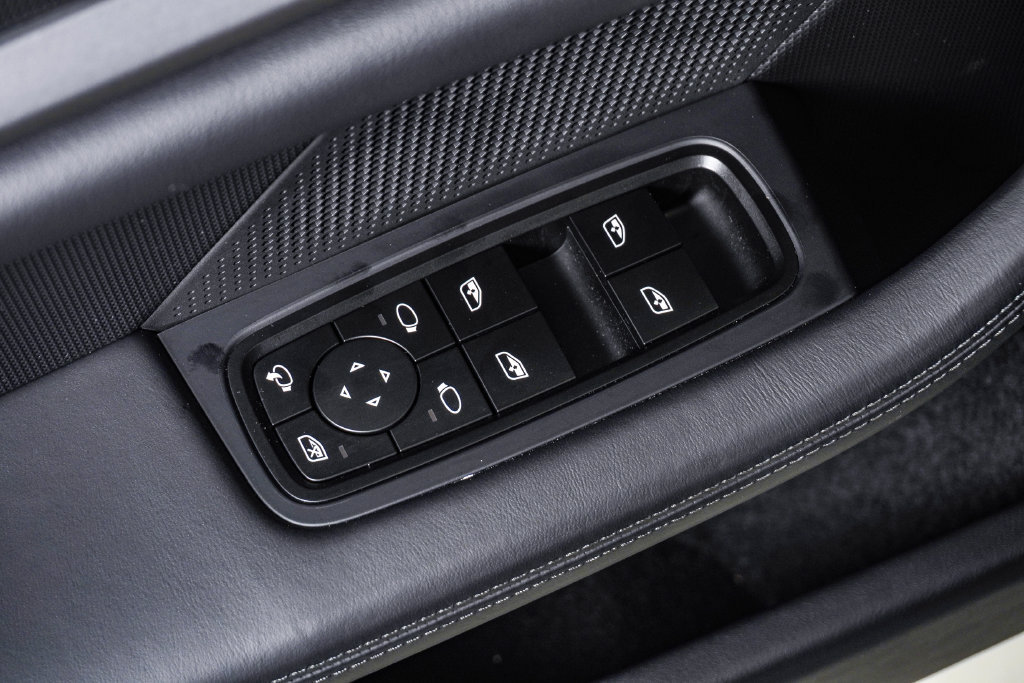 Certified 2025 Porsche Taycan AWD/4WD image 26