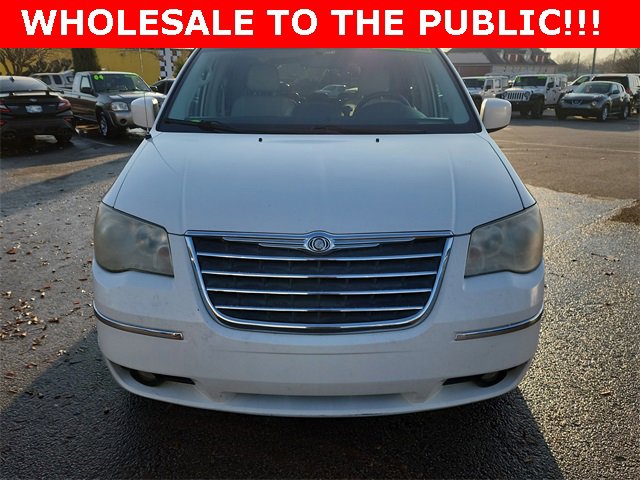 Used 2010 Chrysler Town & Country Touring image 8