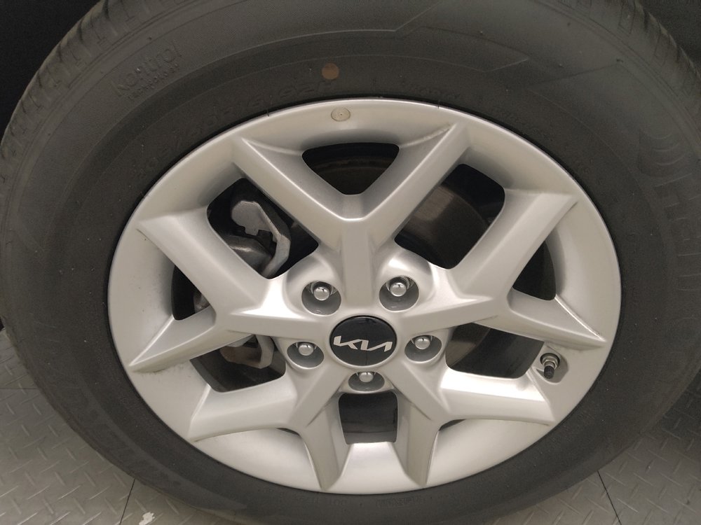 Used 2025 Kia Soul LX FWD image 31