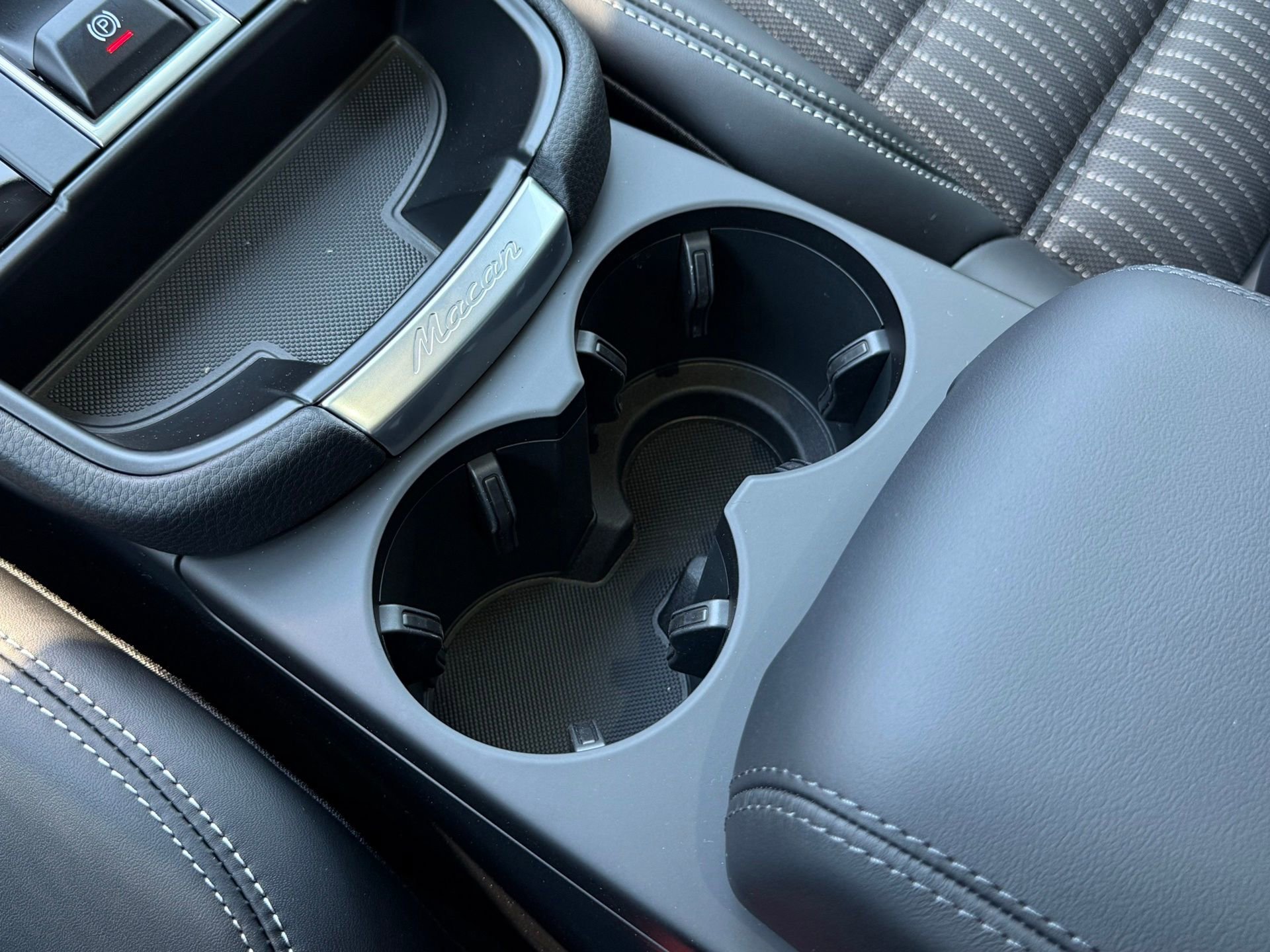 Used 2025 Porsche Macan image 23