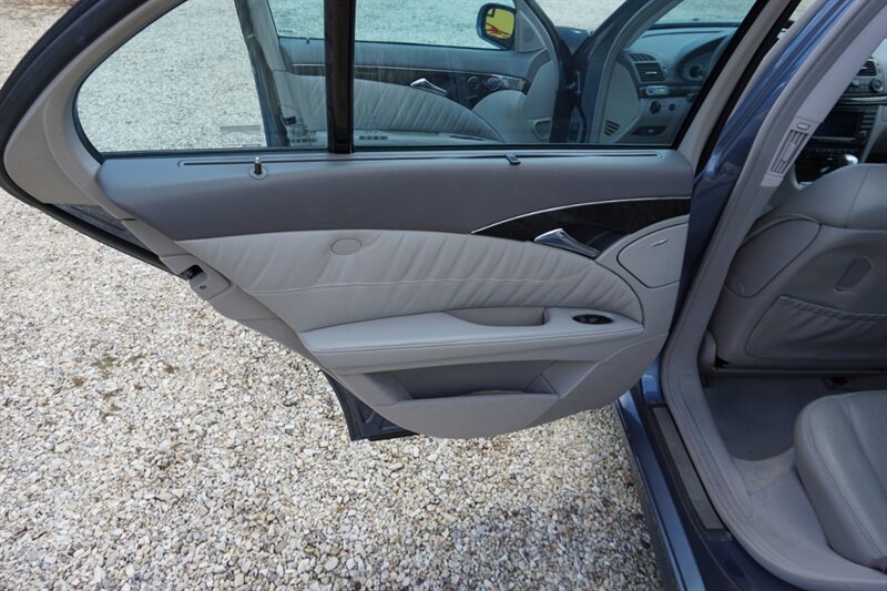 Used 2004 Mercedes-Benz E 500 4MATIC Sedan image 23