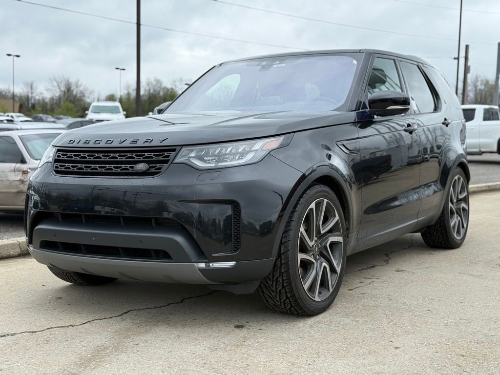 Used 2017 Land Rover Discovery HSE image 2