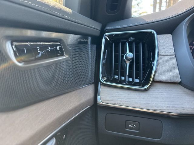 New 2026 Volvo XC90 B6 Plus w/ Protection Package Premier AWD/4WD image 26