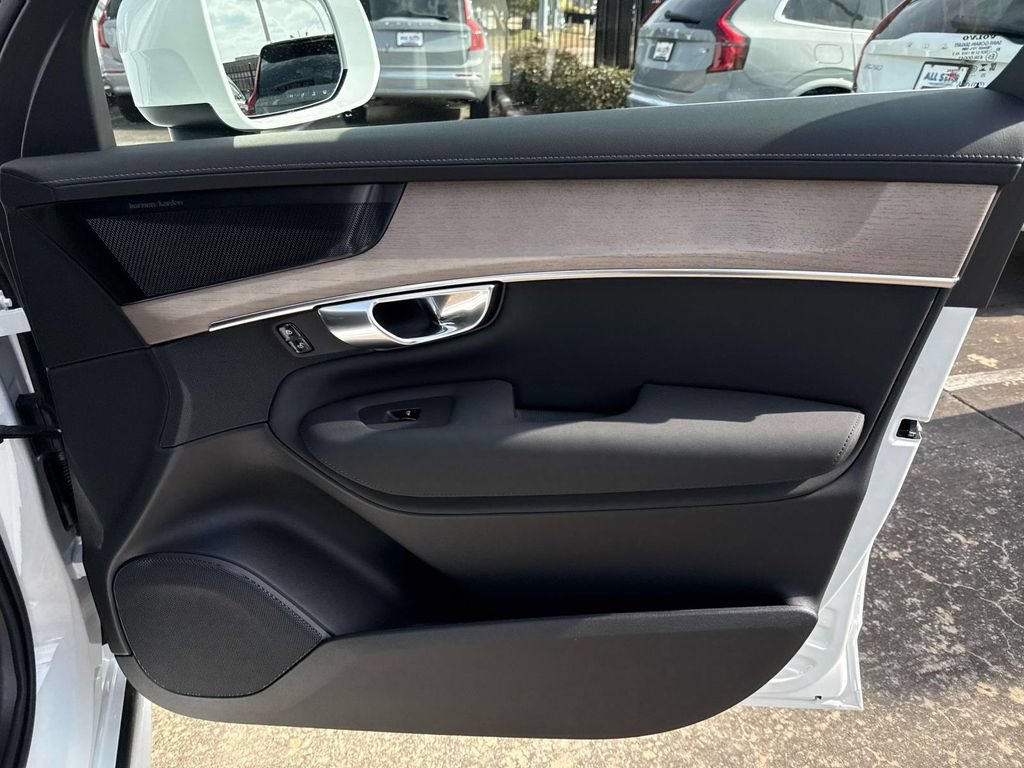 New 2026 Volvo XC90 B6 Plus w/ Protection Package Premier AWD/4WD image 14