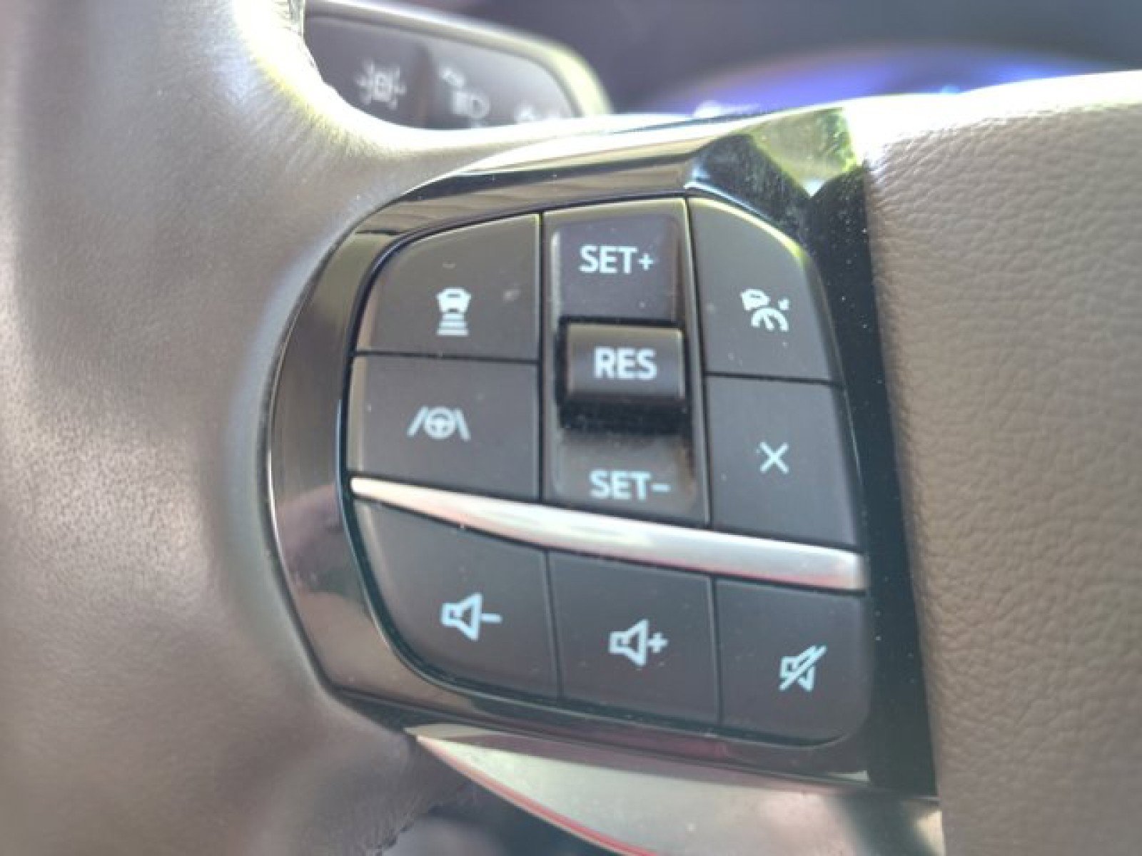 Used 2022 Ford Explorer Platinum w/ Equipment Group 601A image 27