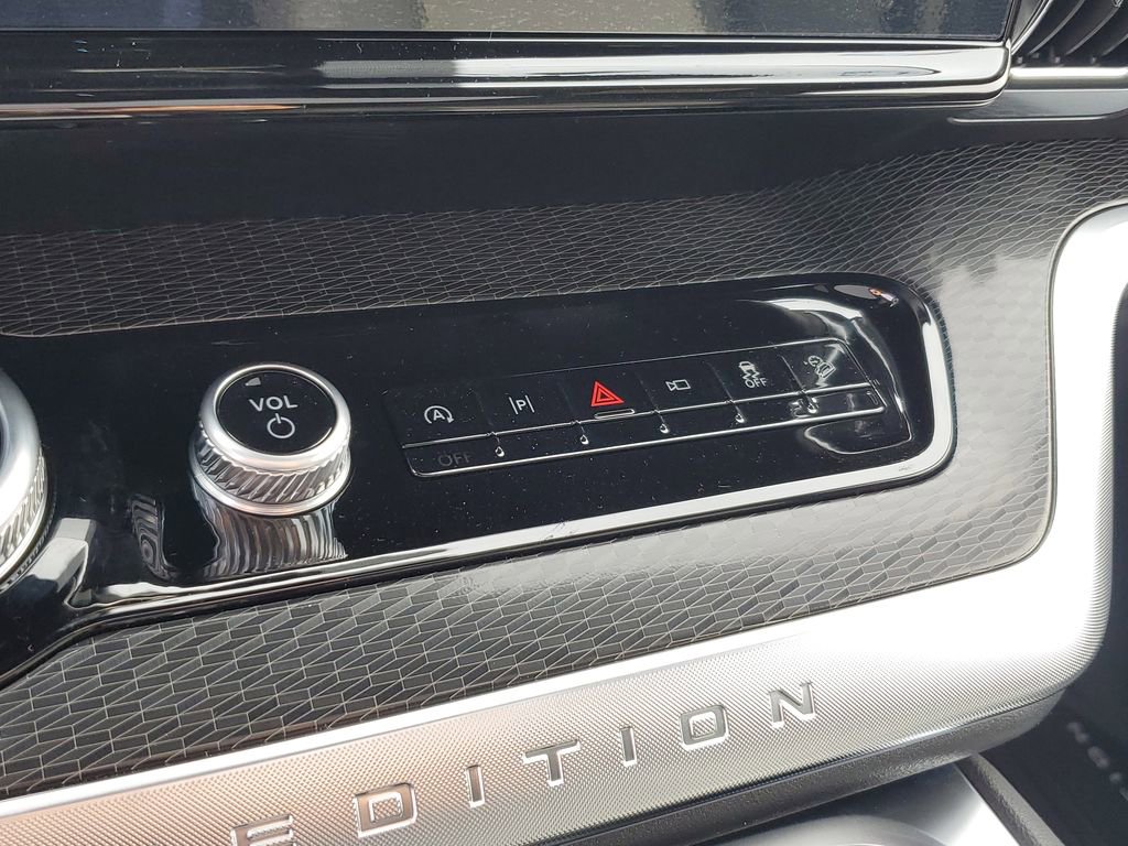 New 2026 Ford Expedition Max Platinum w/ Stealth Appearance Package image 32