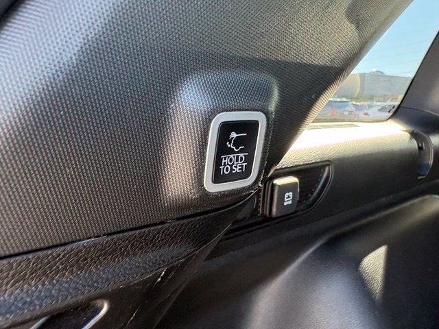 Used 2023 Jeep Grand Cherokee Limited w/ Trailer Tow Prep Group (B) AWD/4WD image 35