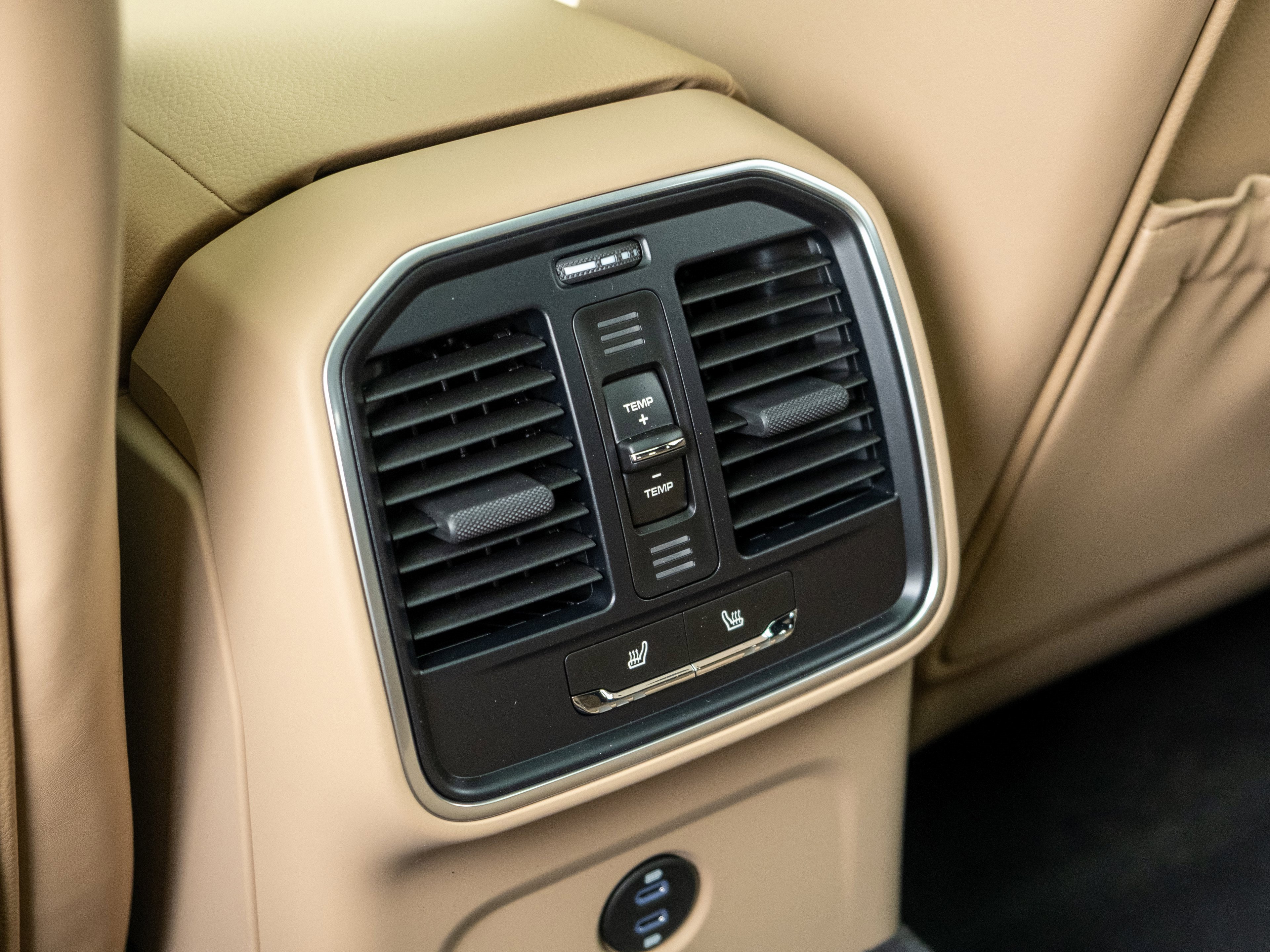 Certified 2025 Porsche Macan image 33