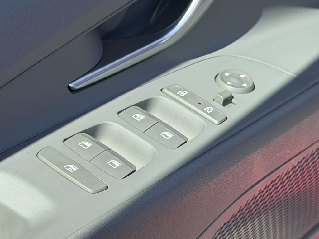 Certified 2023 Hyundai Elantra SEL FWD image 17