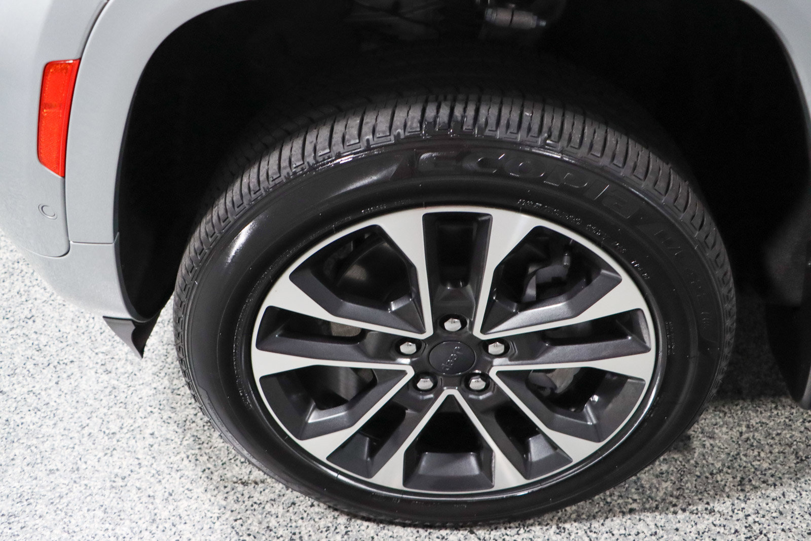 Used 2022 Jeep Grand Cherokee Overland w/ Advanced Protech Group III image 11