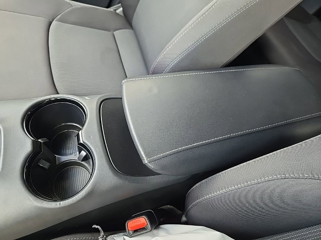 Used 2021 Toyota Venza LE image 32