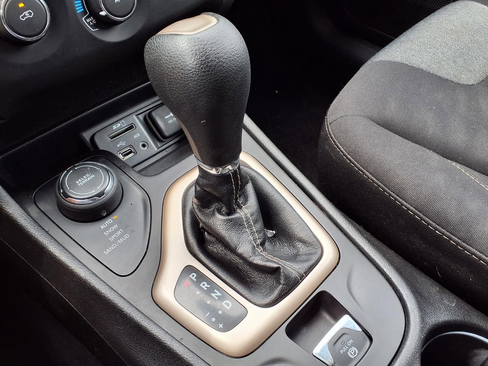 Used 2017 Jeep Cherokee Sport AWD/4WD image 25