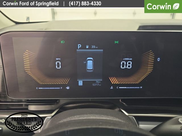 Used 2025 Kia Carnival FWD image 28