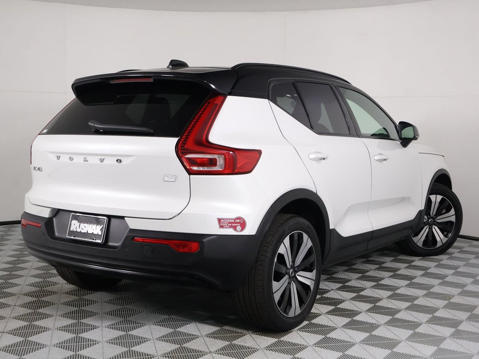 Used 2023 Volvo XC40 Recharge Core AWD/4WD image 4