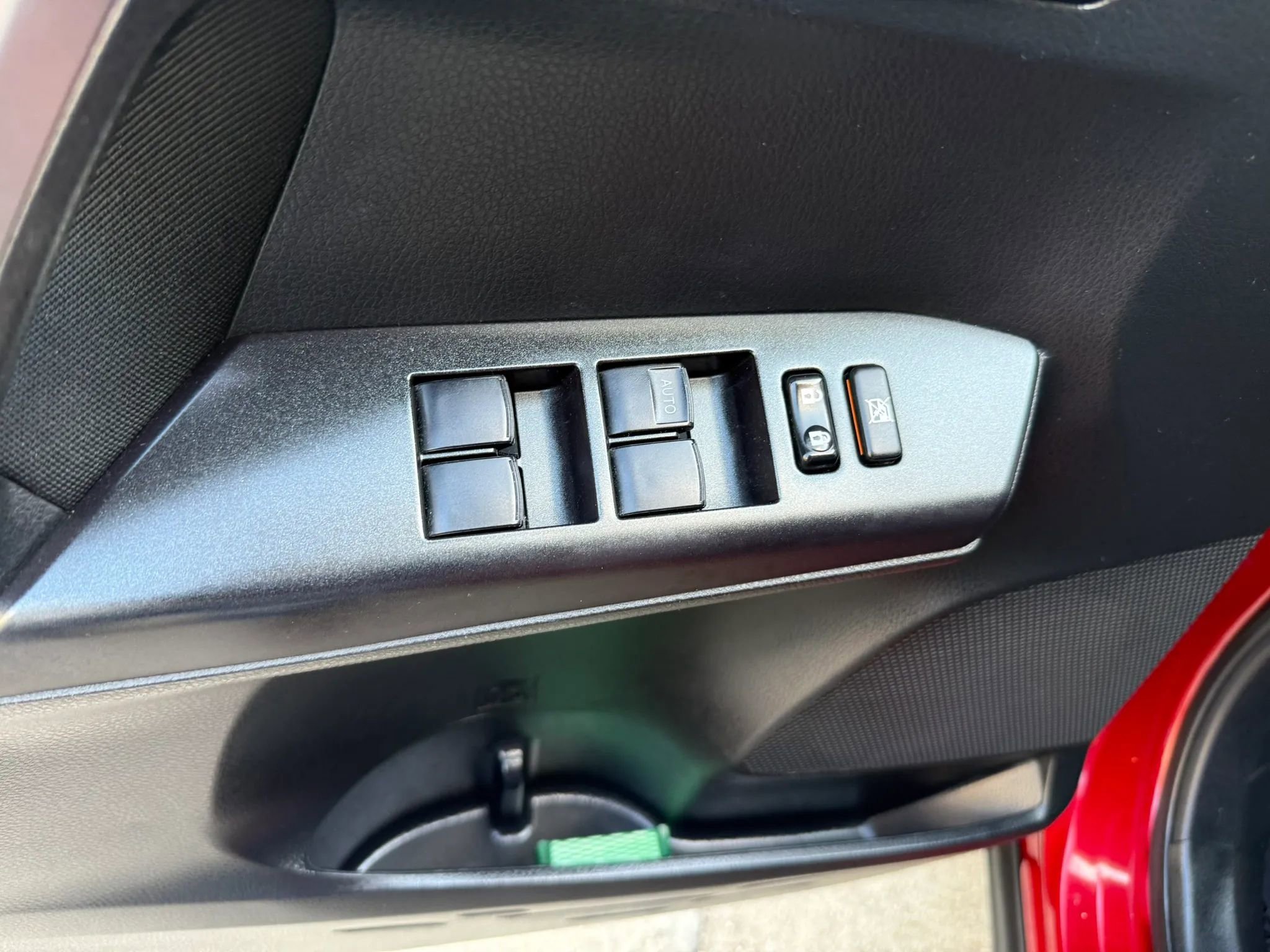 Used 2017 Toyota RAV4 LE FWD image 8