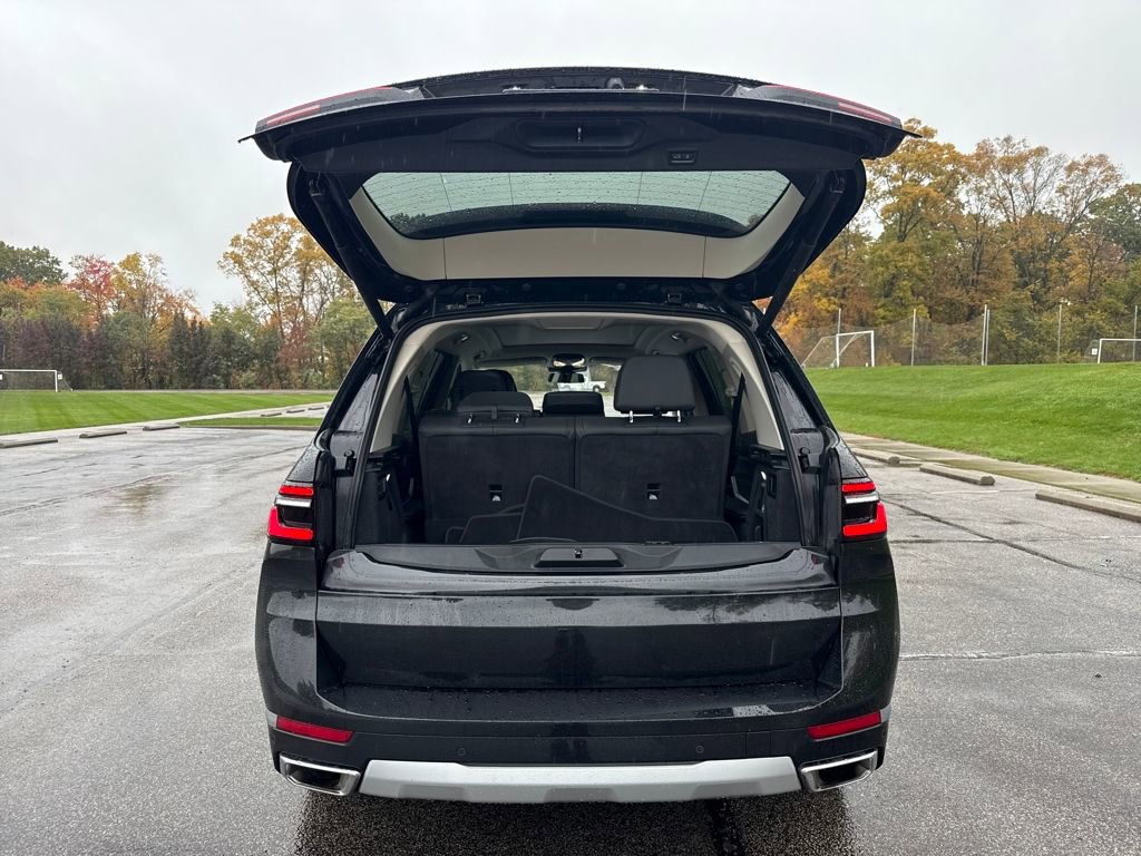 Used 2023 BMW X7 xDrive40i image 9