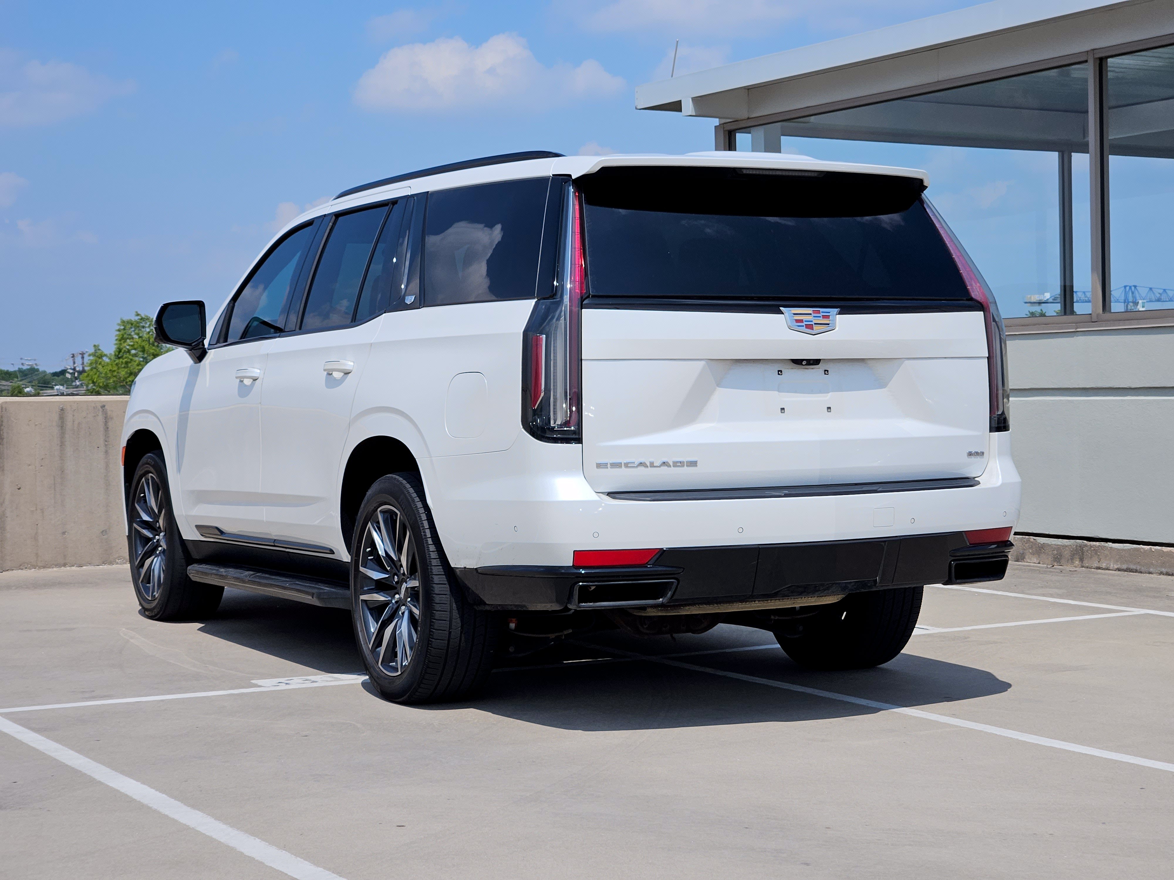Used 2021 Cadillac Escalade Sport Platinum AWD/4WD image 3