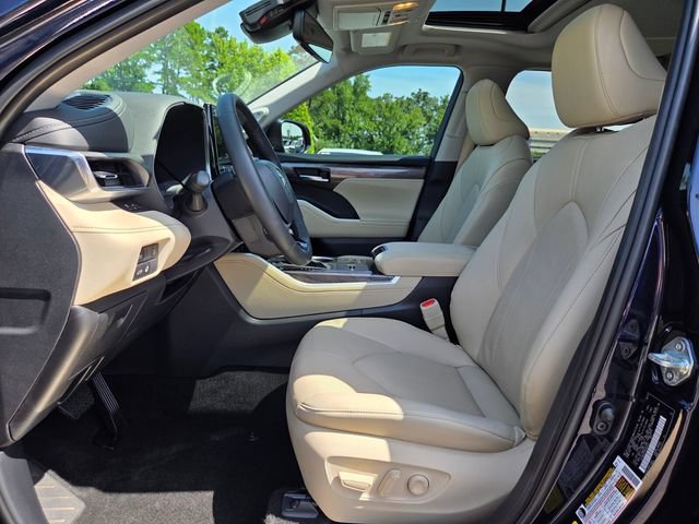 Used 2024 Toyota Highlander Limited AWD/4WD image 9