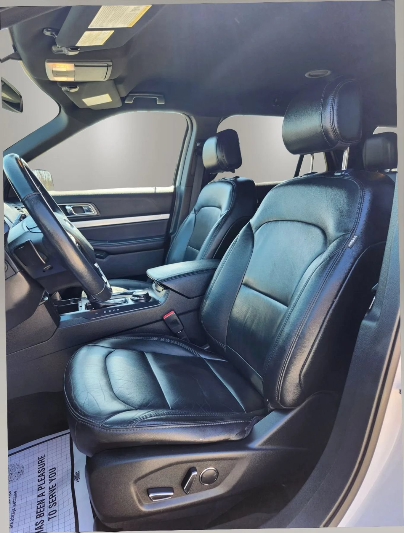 Used 2017 Ford Explorer XLT w/ Equipment Group 202A AWD/4WD image 13