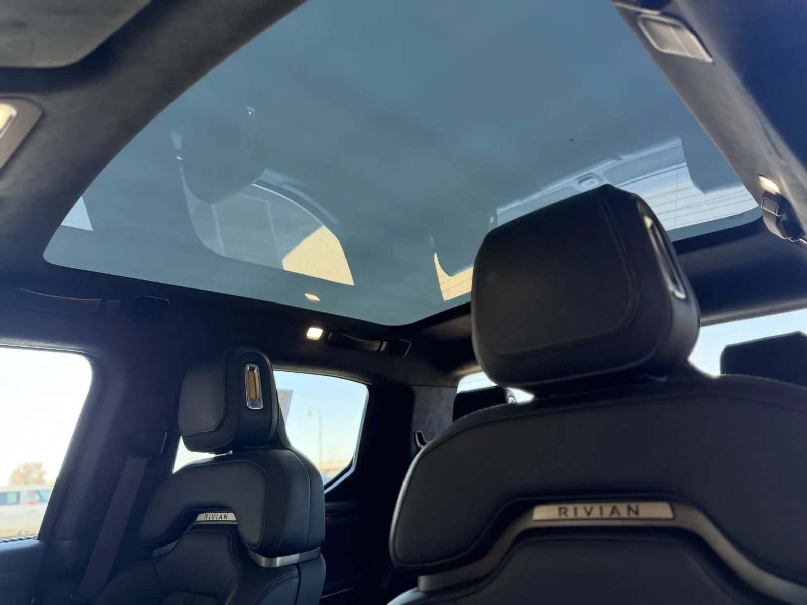 Used 2023 Rivian R1T Adventure Dual AWD/4WD image 20