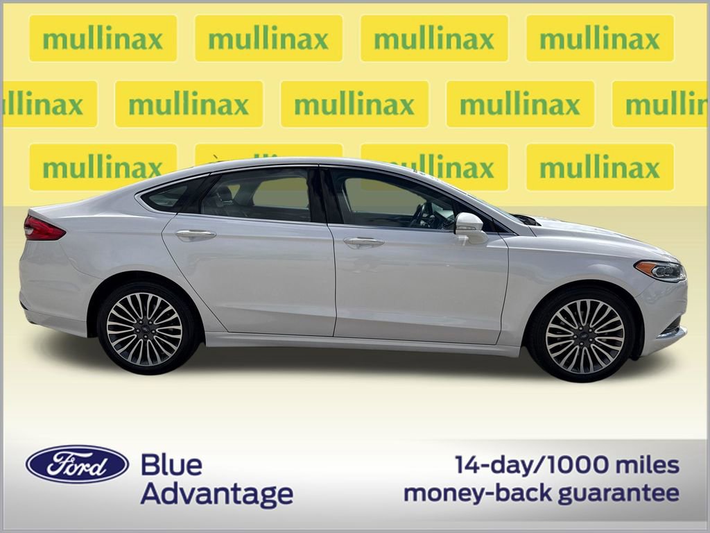 Used 2018 Ford Fusion SE w/ Fusion SE Technology Package image 2