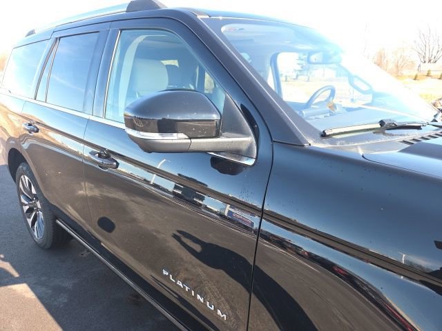 Certified 2025 Ford Expedition Platinum w/ Driver's Package image 3