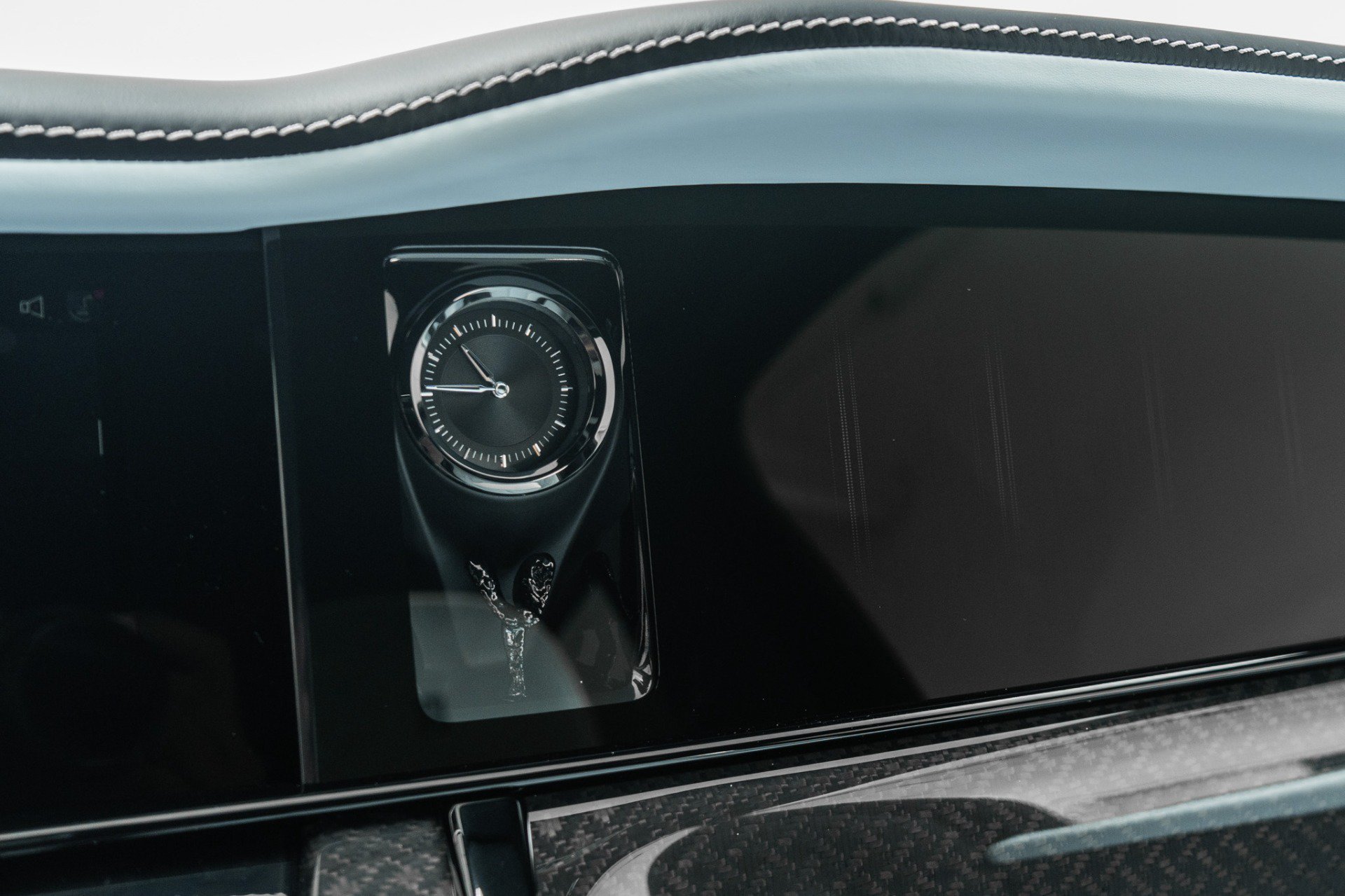 Used 2025 Rolls-Royce Cullinan Black Badge AWD/4WD image 33