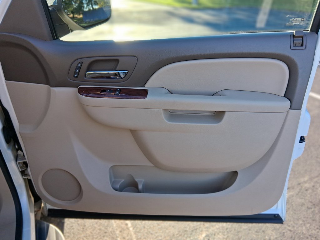 Used 2012 Chevrolet Avalanche LTZ AWD/4WD image 10