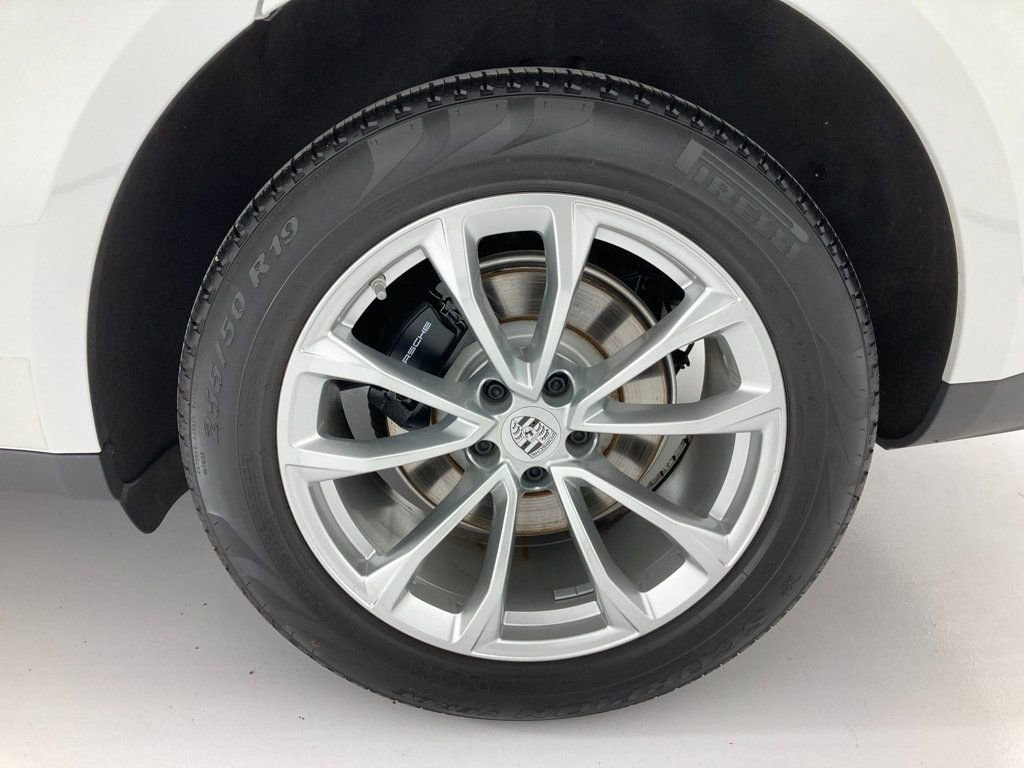 Certified 2022 Porsche Macan AWD/4WD image 31