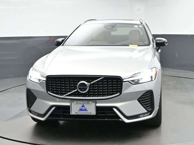 Used 2023 Volvo XC60 B6 Ultimate w/ Climate Package image 3