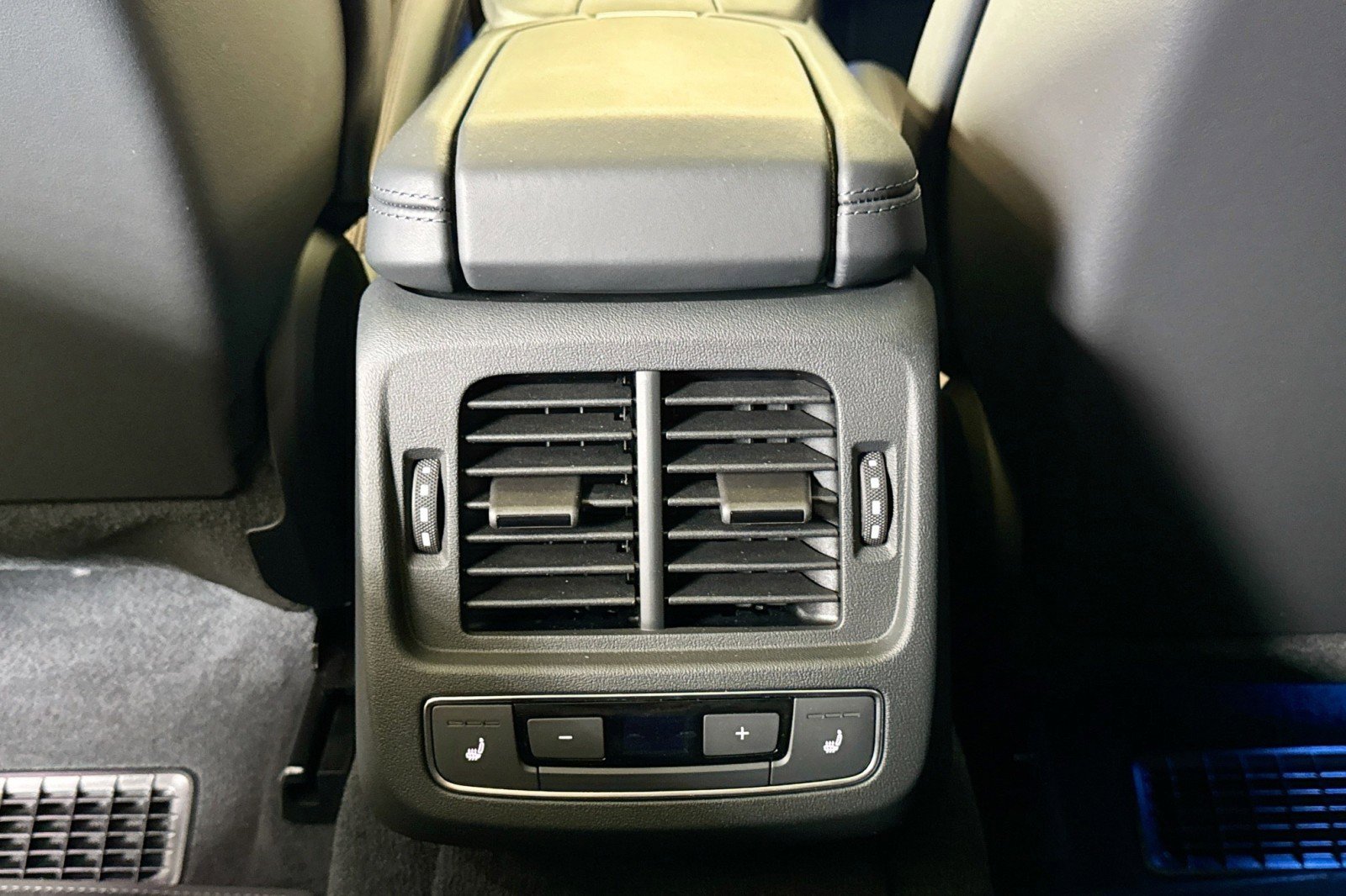 Used 2024 Audi RS e-tron GT w/ Carbon Performance Package image 23