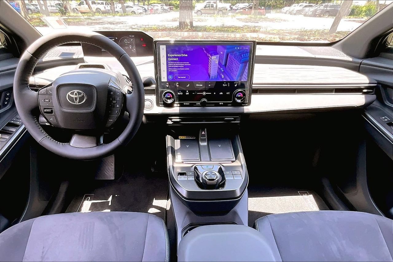 Used 2026 Toyota C-HR AWD/4WD image 7