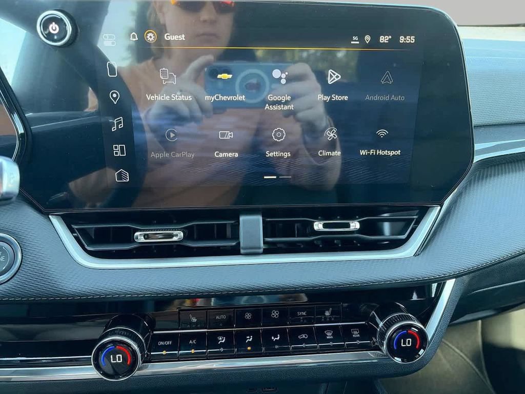 New 2026 Chevrolet Equinox LT w/ Convenience Package II FWD image 18
