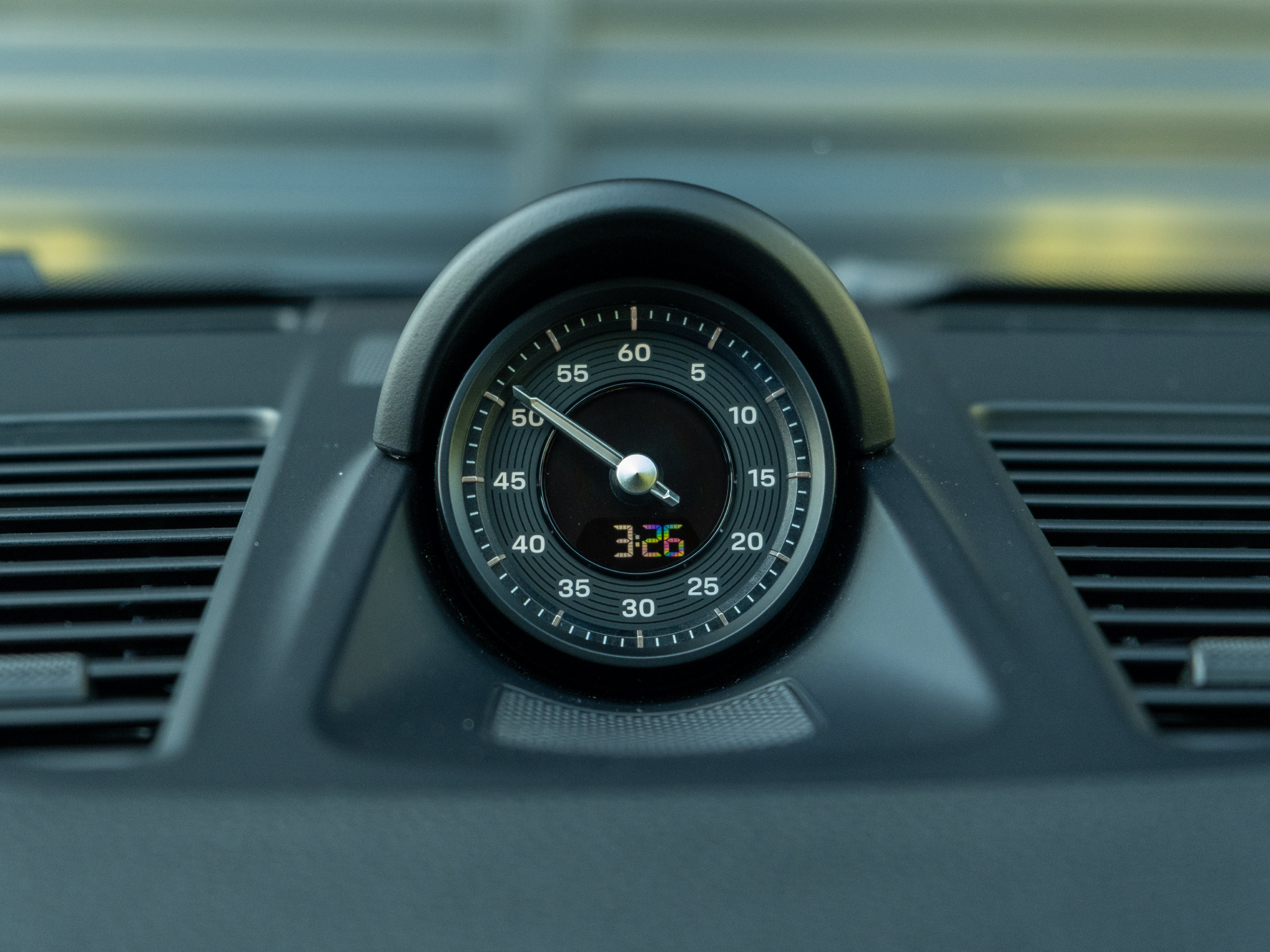 Certified 2025 Porsche 911 Carrera RWD image 34
