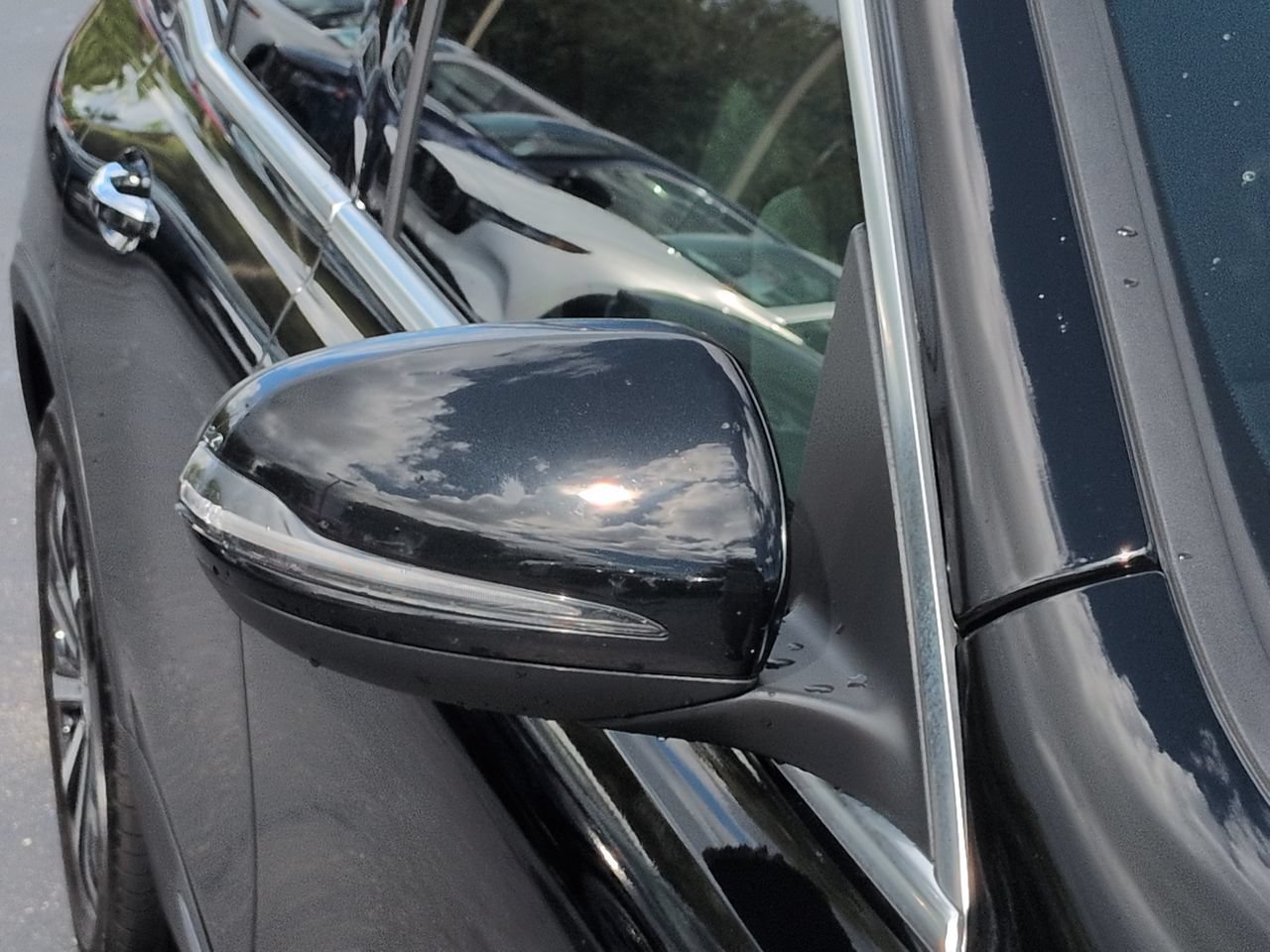 Used 2023 Mercedes-Benz GLB 250 w/ Premium Package image 12